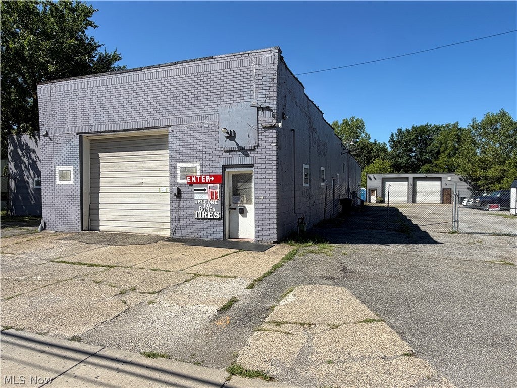 1566 Niles Road SE — photo