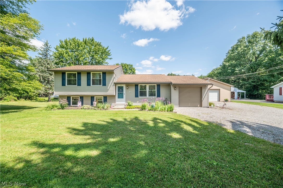 6142 Fairview Road — photo