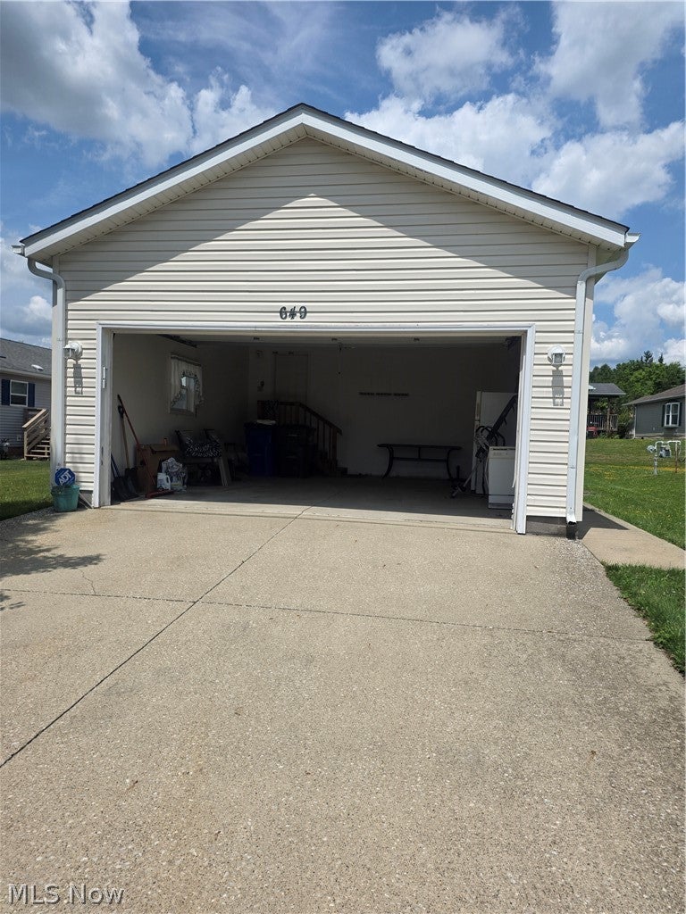 649 Kingfisher Court — photo