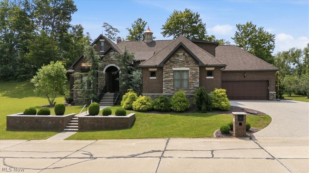 35 Skyview Drive — photo