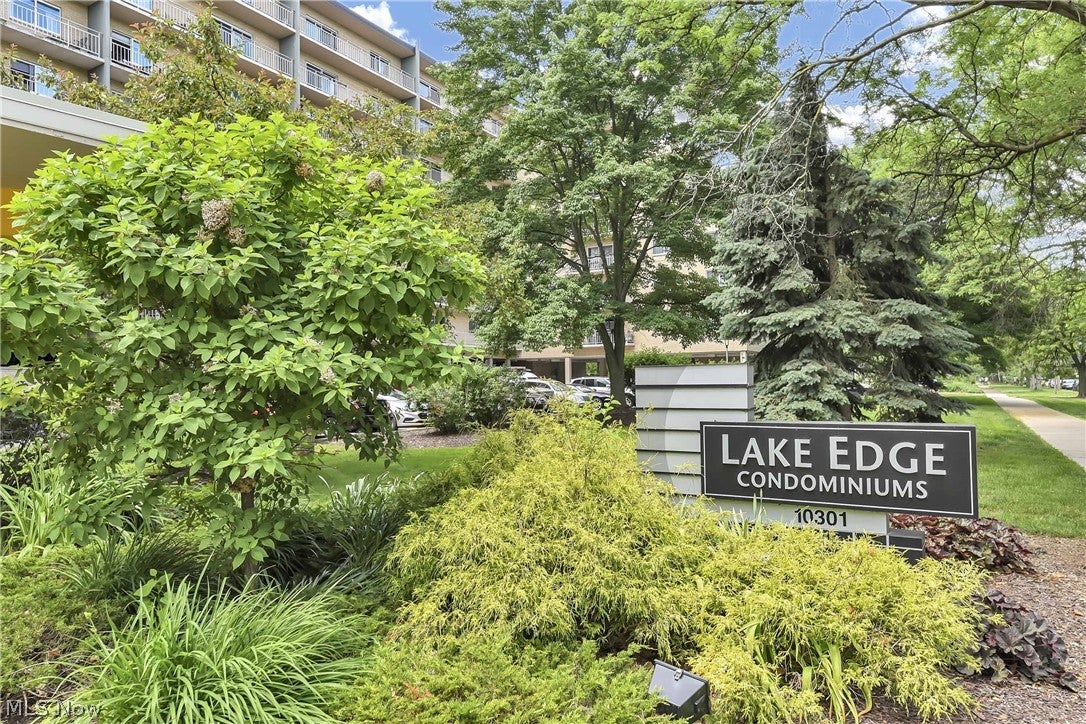 10301 Lake Avenue 427 — photo