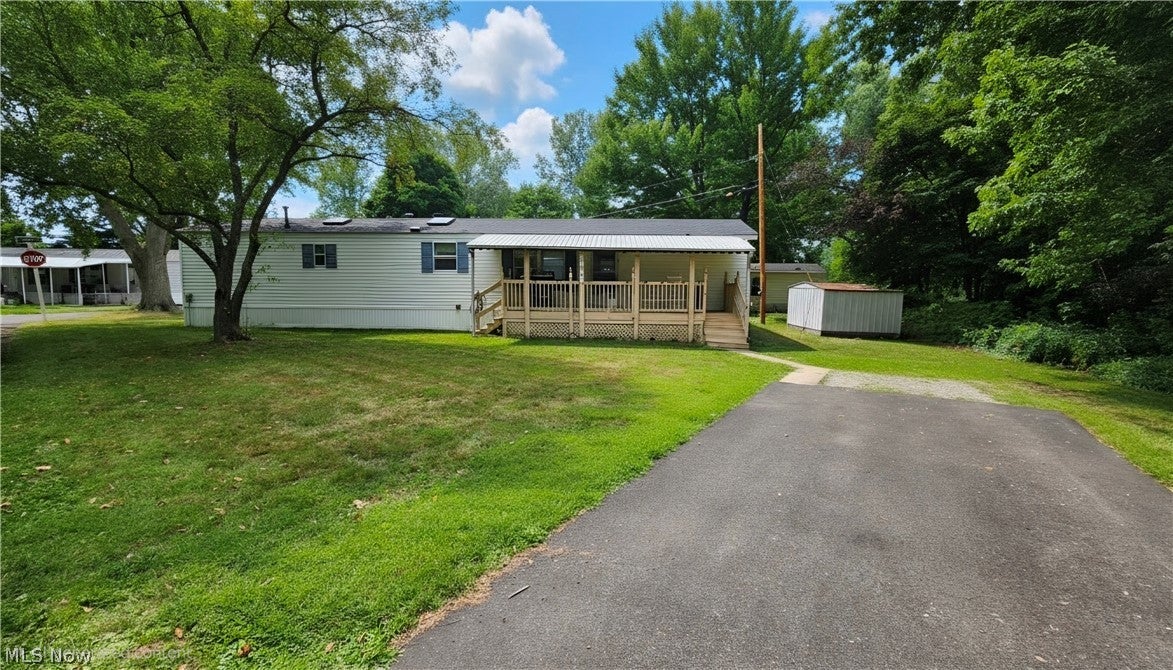 100 Maplegrove Lane — photo