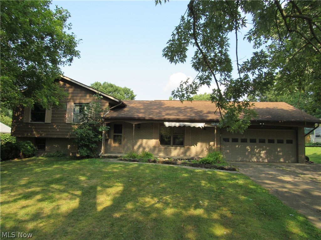 10940 Julie Street NE — photo