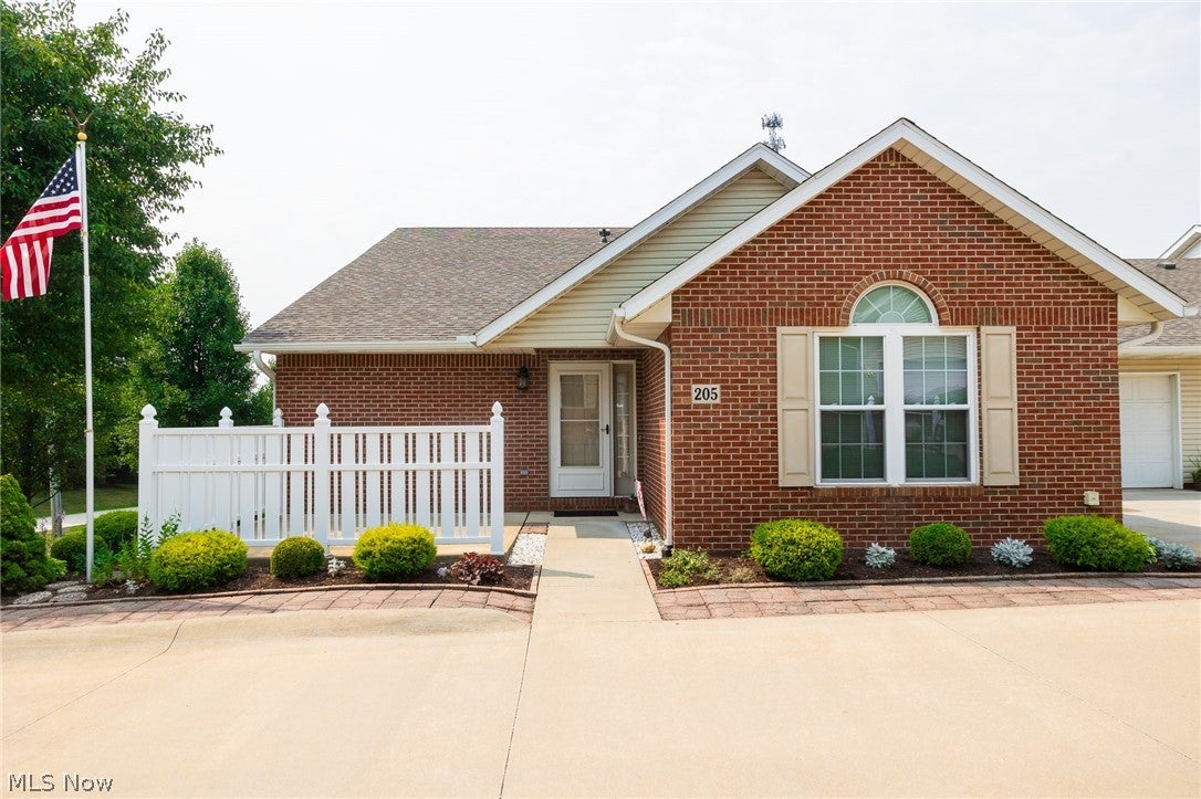 205 Greenbriar Lane — photo