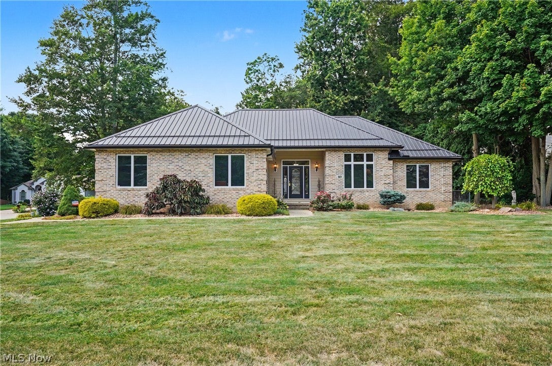 40 W Maple Drive — photo