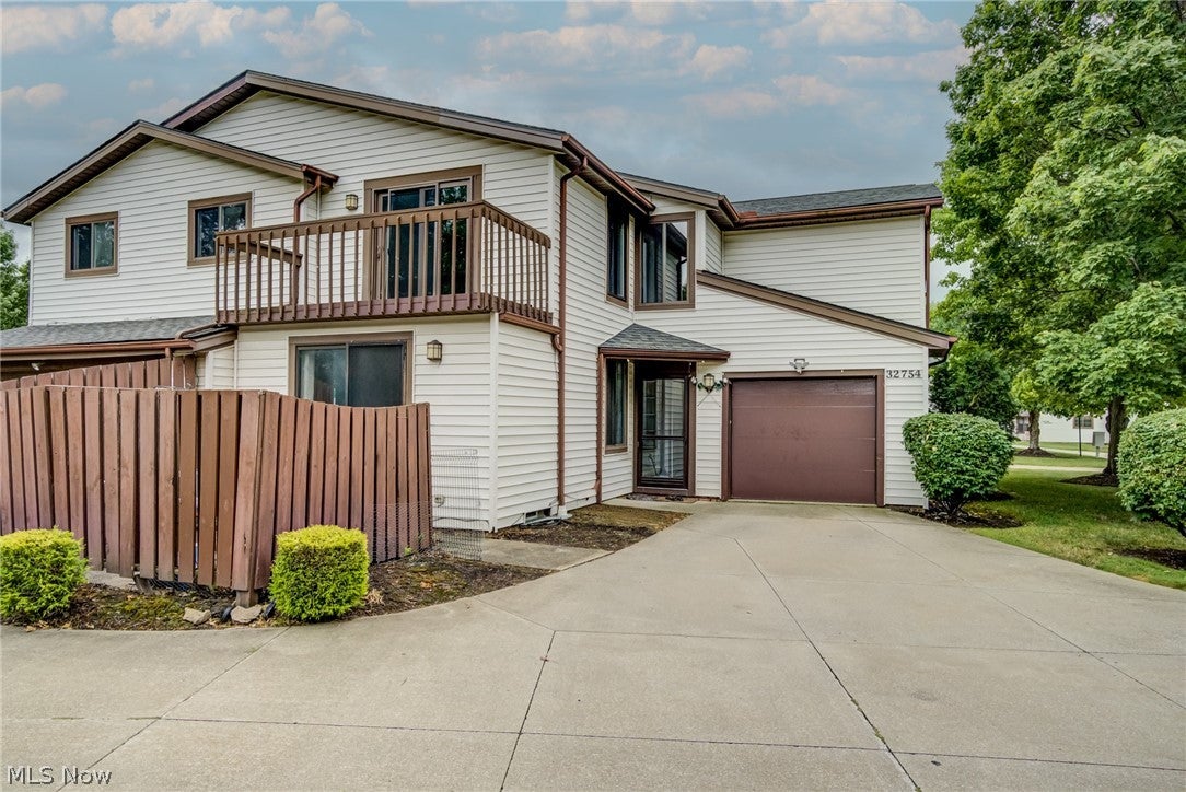 32754 Washington Court — photo