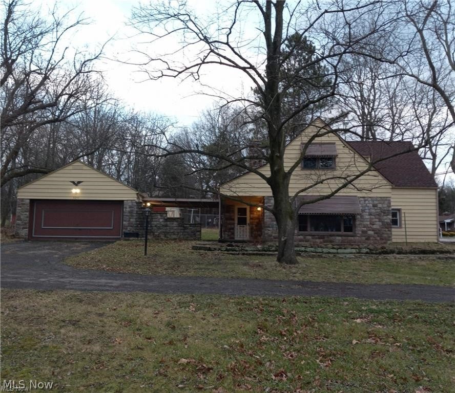 3251 Darrow Road — photo