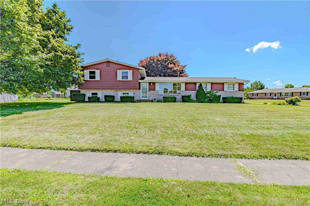 932 Richards Drive — photo