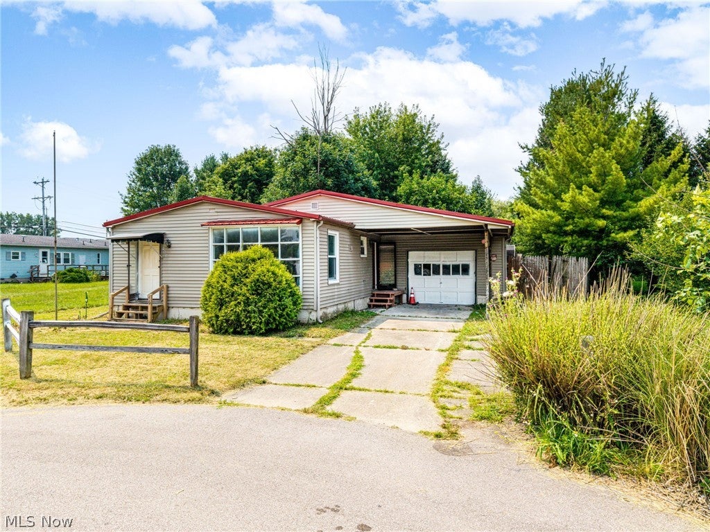 465 Stallion Court — photo
