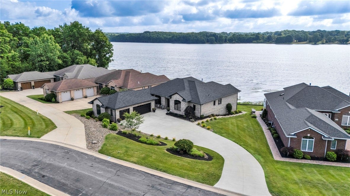 1004 Waters Edge Drive — photo