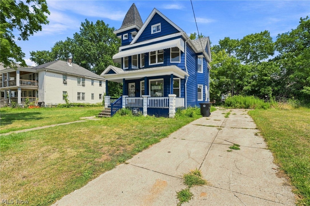 675 E 115 — photo