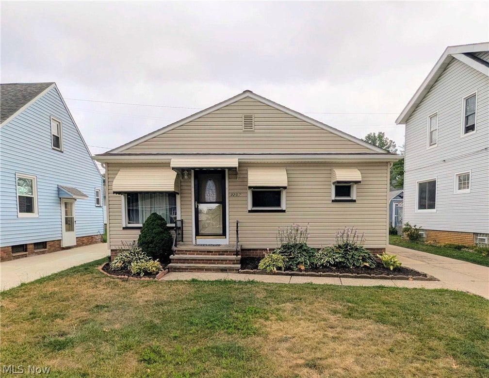 3207 Wellington Avenue — photo