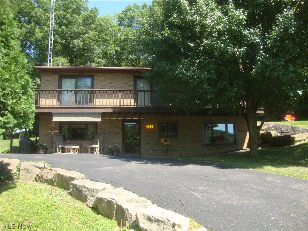 4285 Mineral City Zoar Road NE — photo