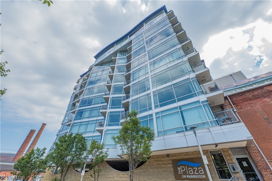 1237 Washington Avenue 702 — photo