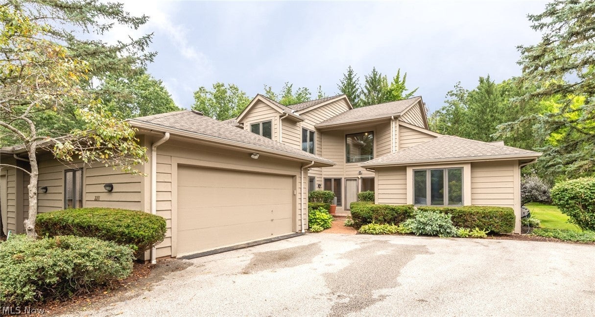 2211 Landerhaven Court — photo
