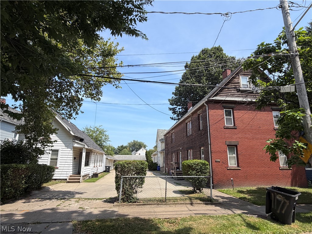 1177 E 60 Street — photo