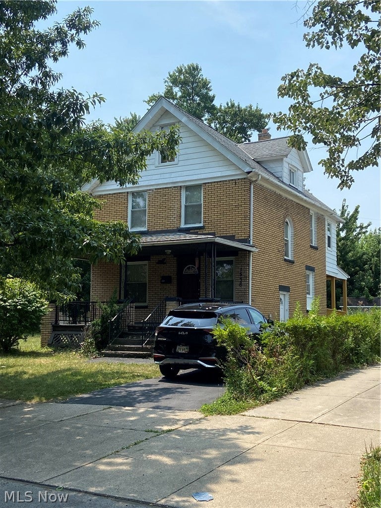 1536 E 195th Street — photo