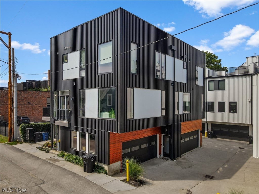 2334 W 16th Place — photo
