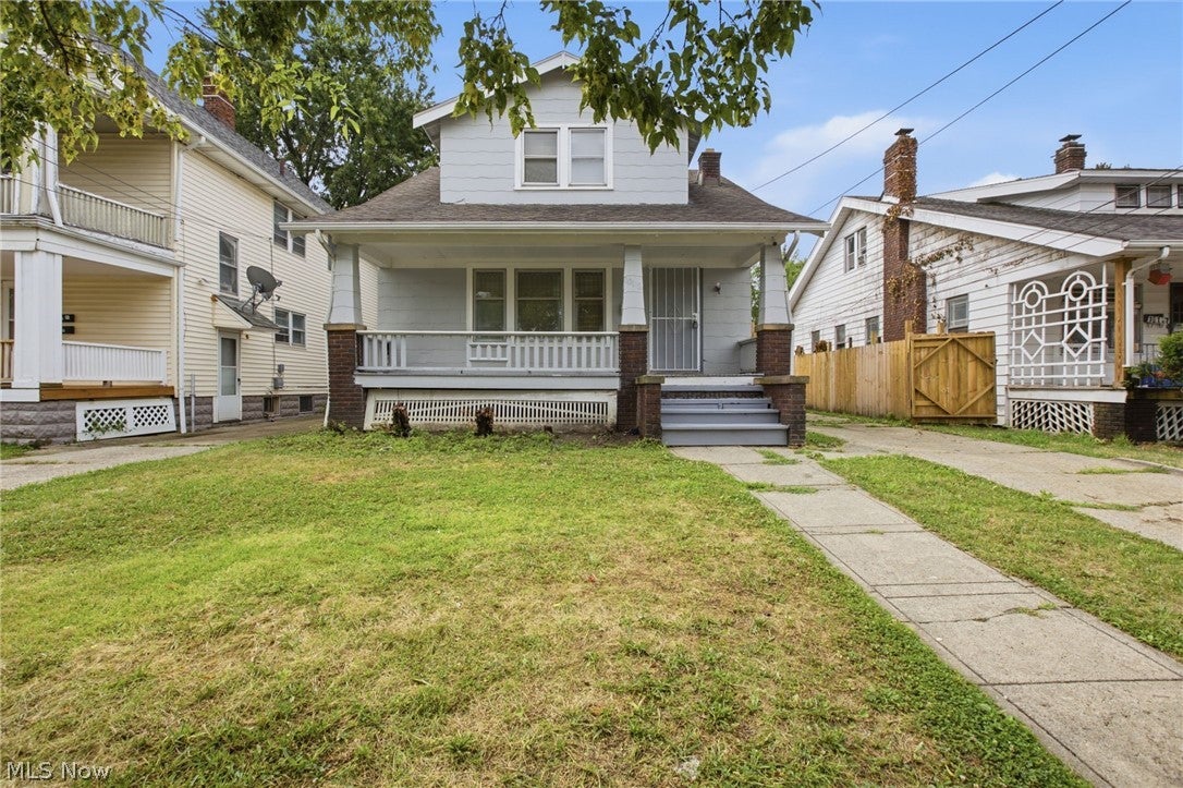 10113 Loretta Avenue — photo