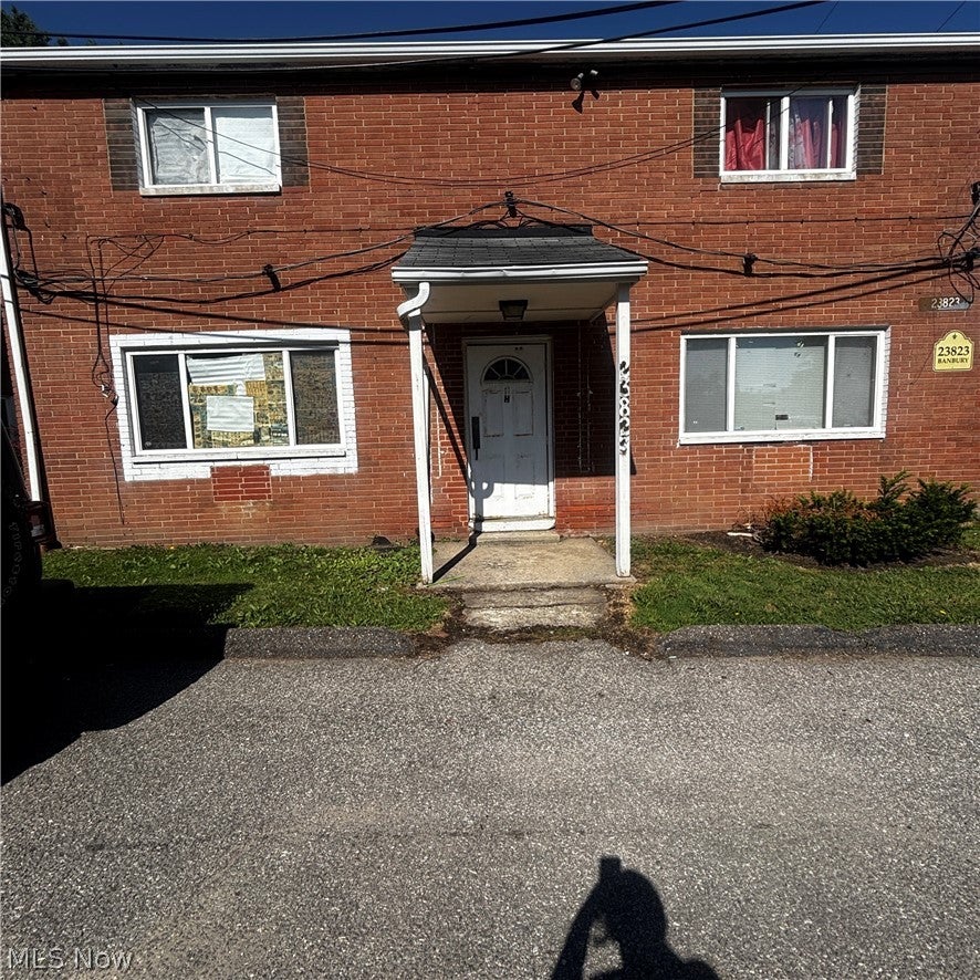 23823 Banbury Circle H1 — photo