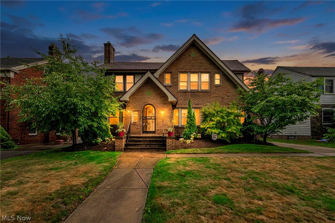 4589 S Hills Drive — photo