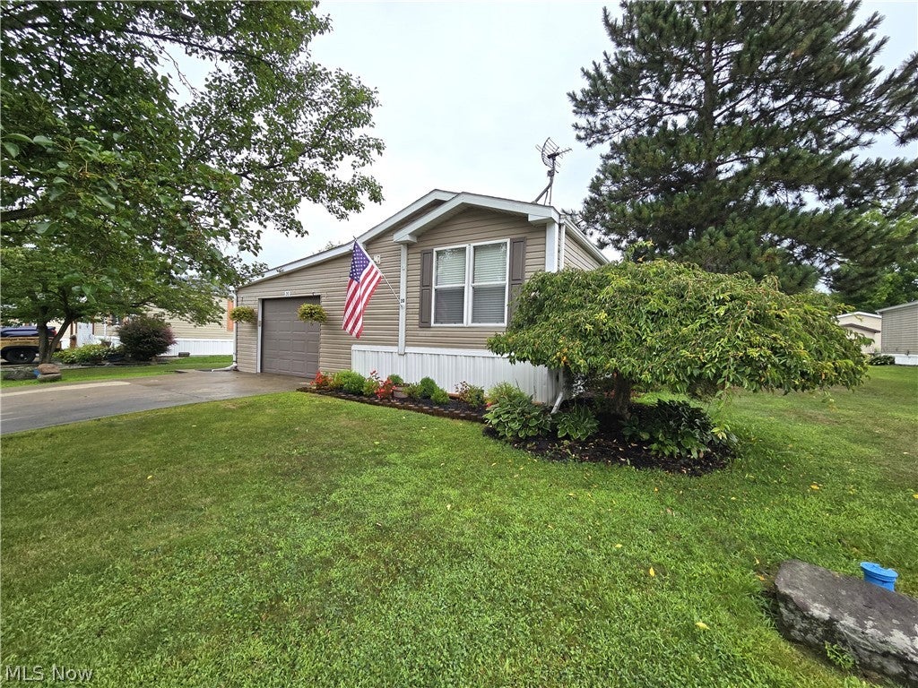 20 Apple Drive — photo