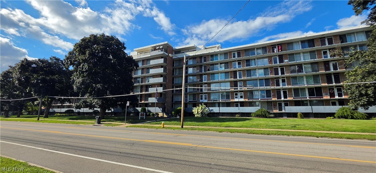 2331 E Market Street 414 — photo