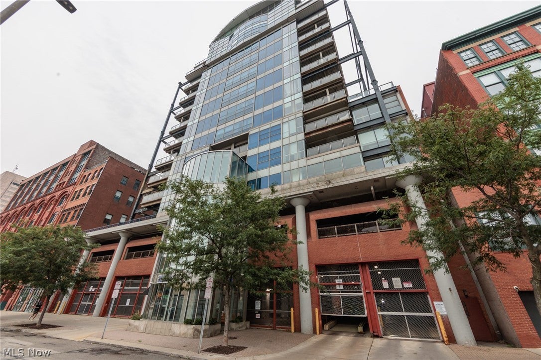 701 W Lakeside Avenue 602 — photo