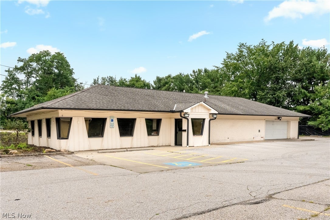 1235 E Tallmadge Avenue — photo