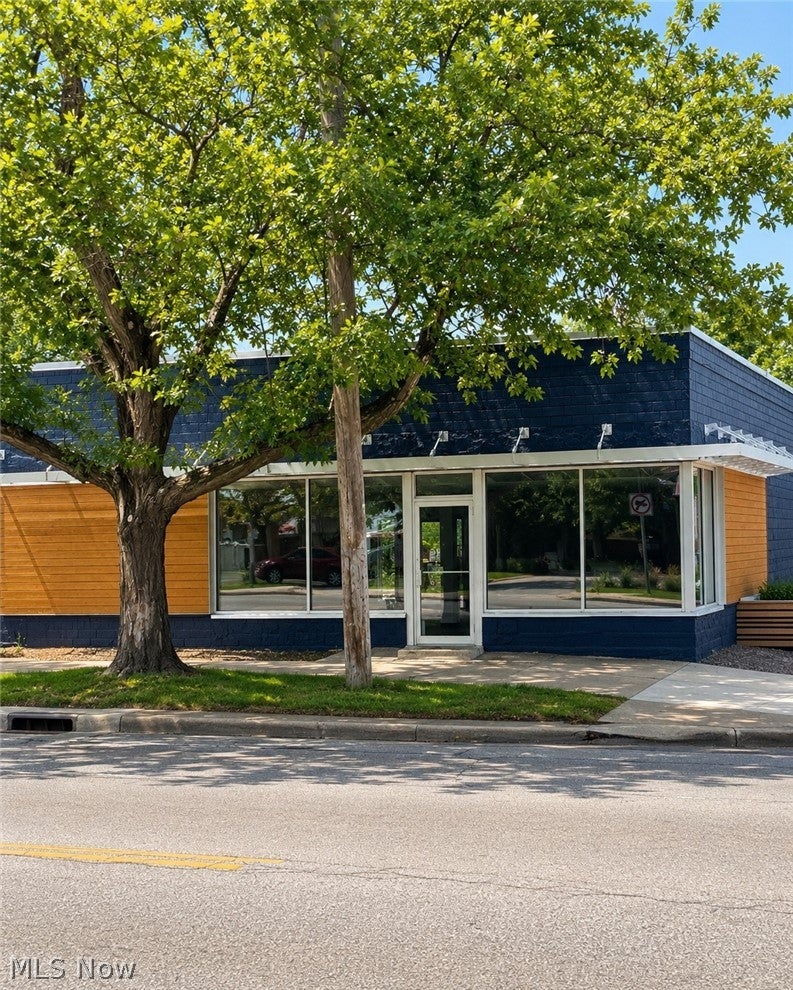 3700 Lee Road 3700 — photo