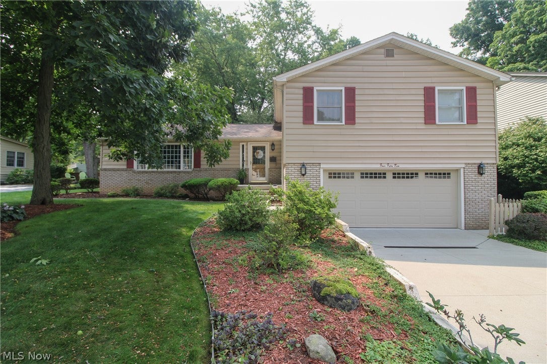 452 Rockland Drive — photo