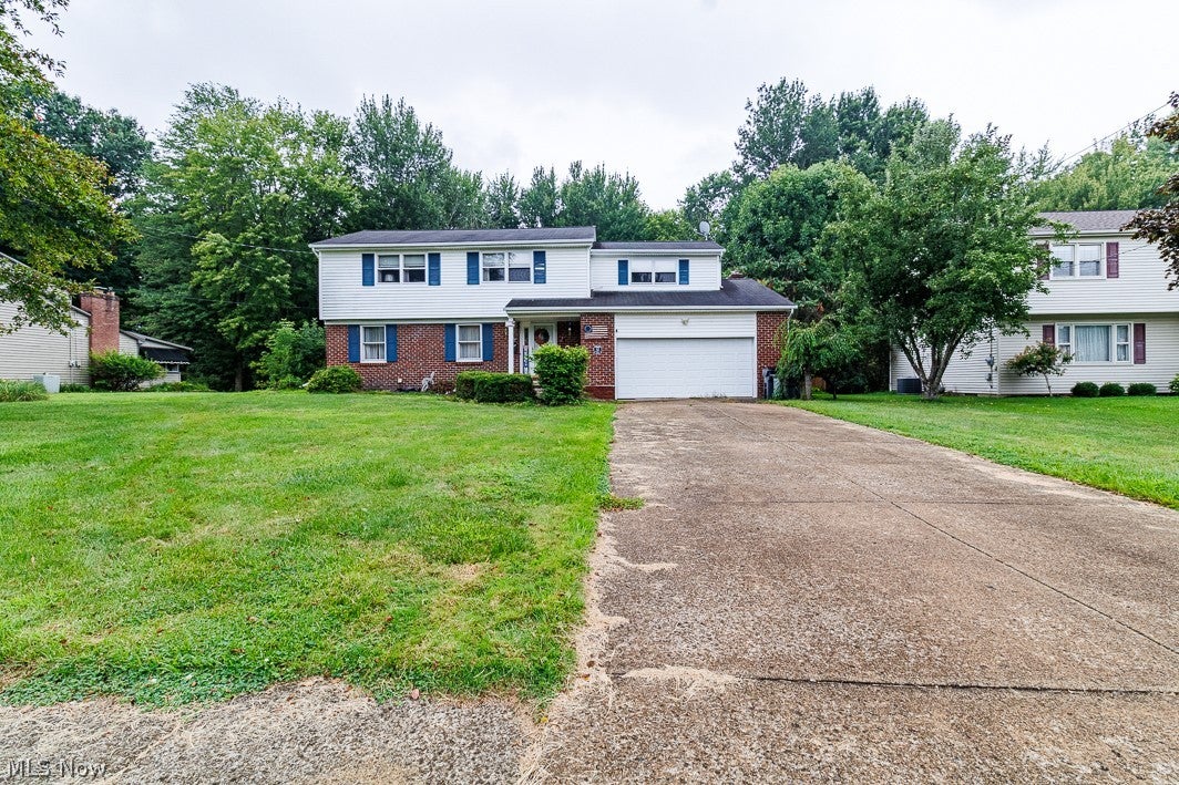 545 Oakridge Drive — photo