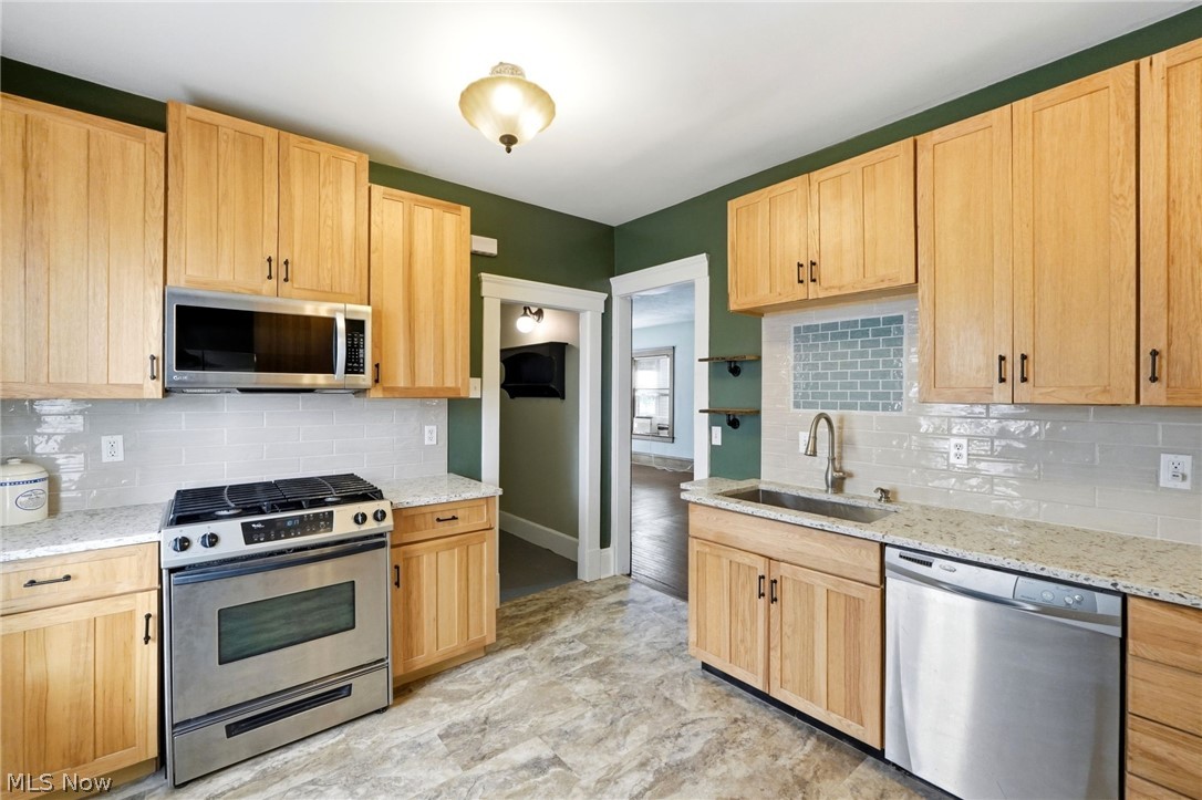 425 West Avenue, Elyria, OH 44035 — photo 2
