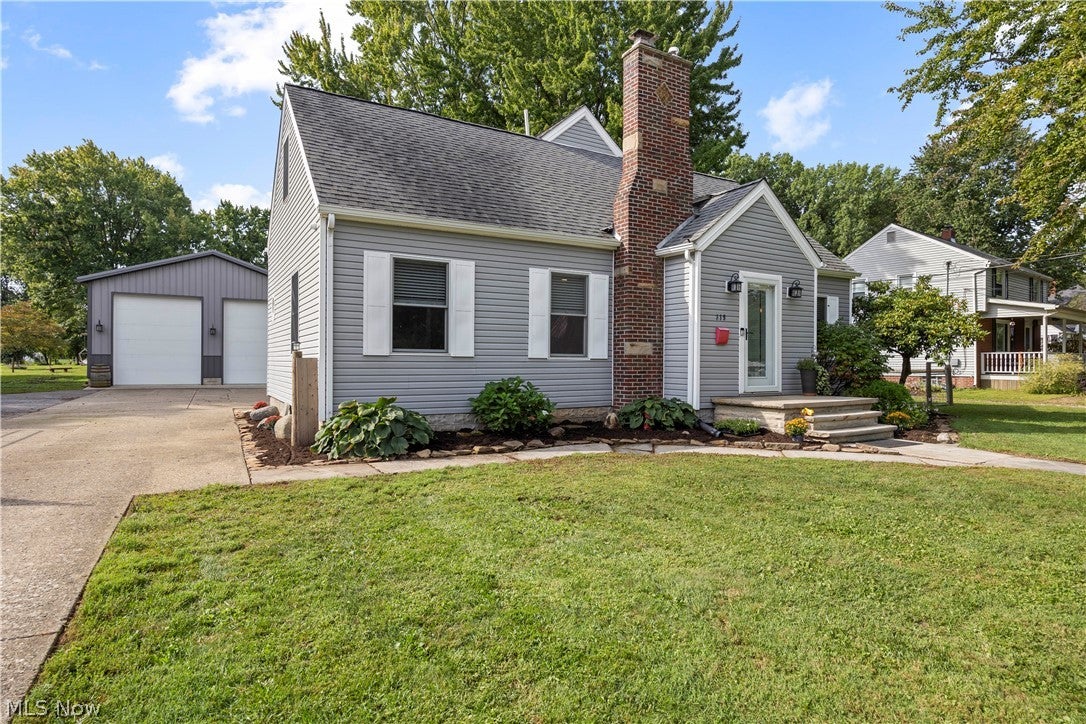 319 E Main Street — photo