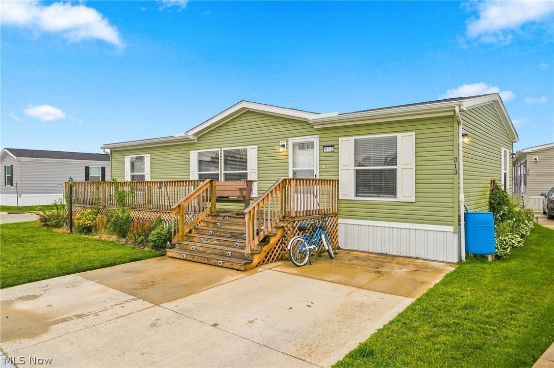 313 Eagle Circle, Elyria, OH 44035 — photo 2