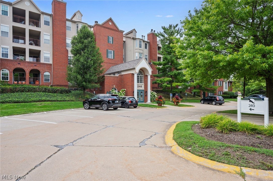 240 Fox Hollow Dr. 403 — photo
