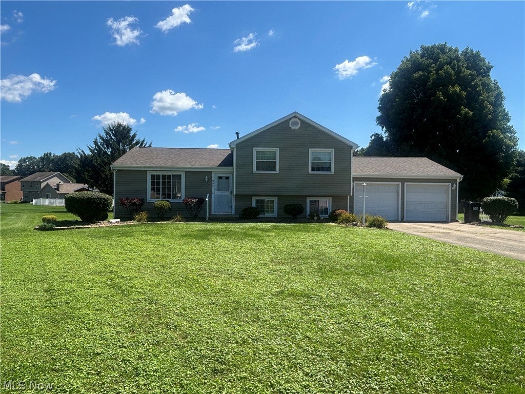 1302 Huntington Court — photo