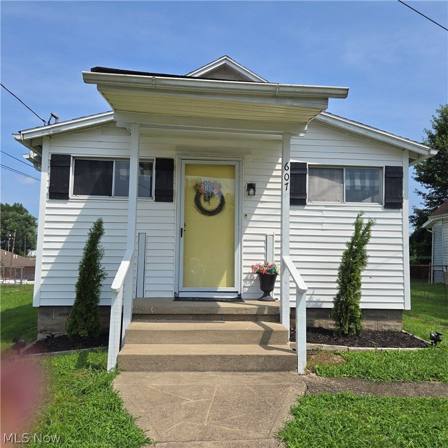 607 Gladstone Street — photo