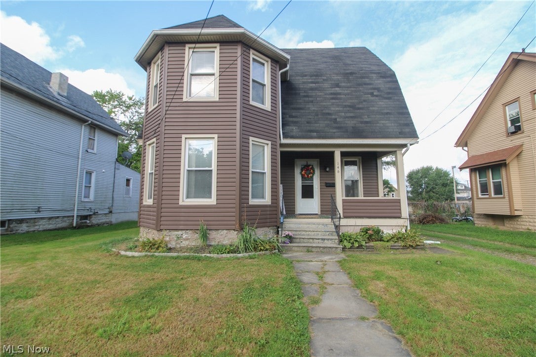 146 Charles Avenue SE — photo