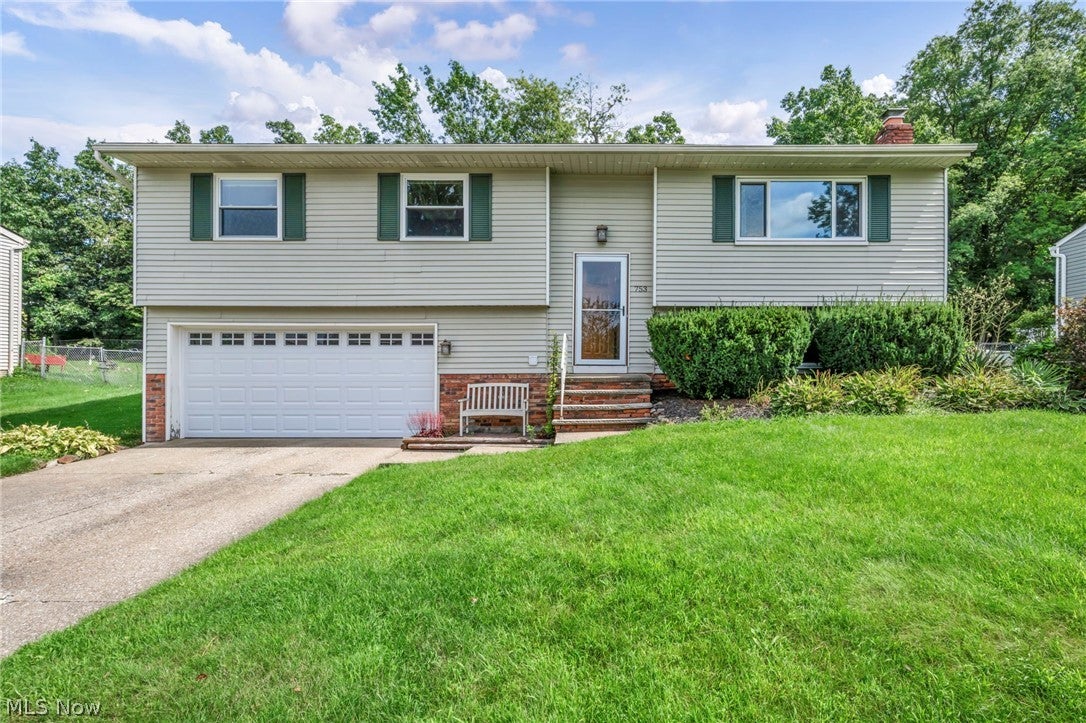 753 Poplar Drive — photo