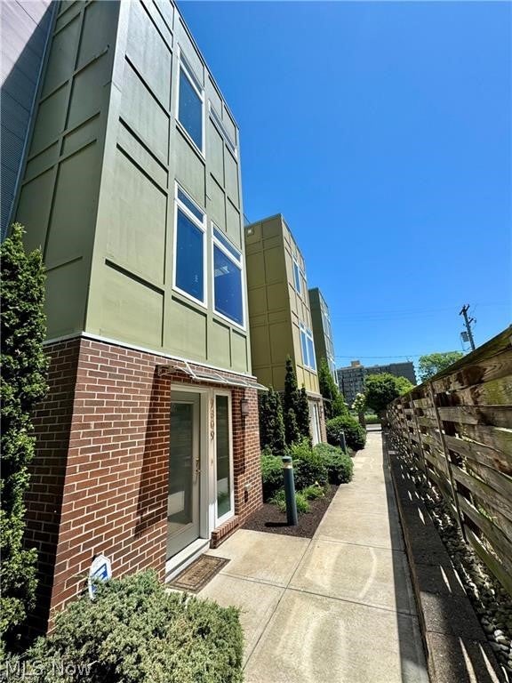 7309 Gateway Court — photo