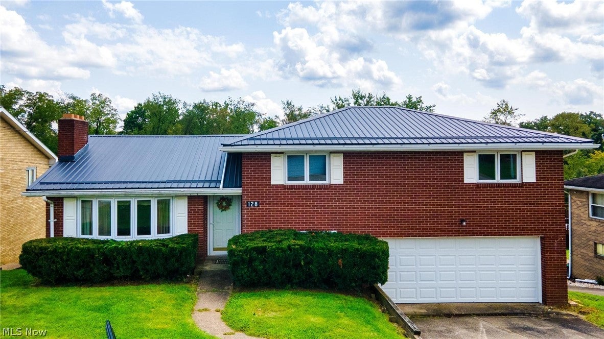 128 Grandview Drive — photo