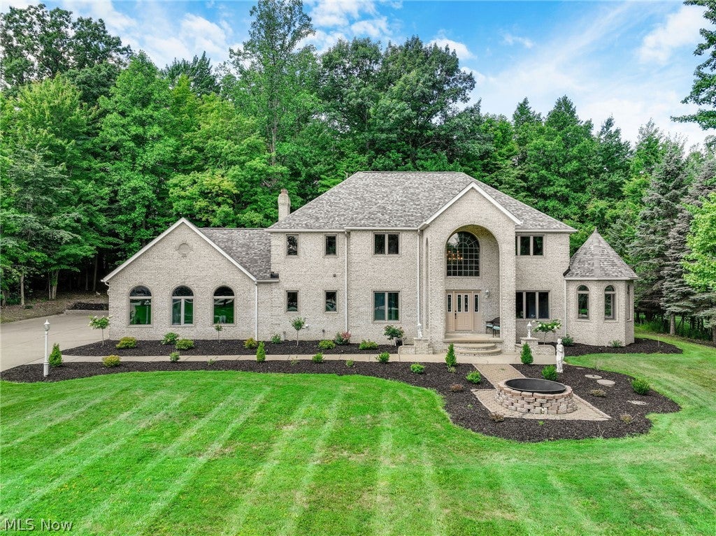 8190 Mount Royal Drive — photo