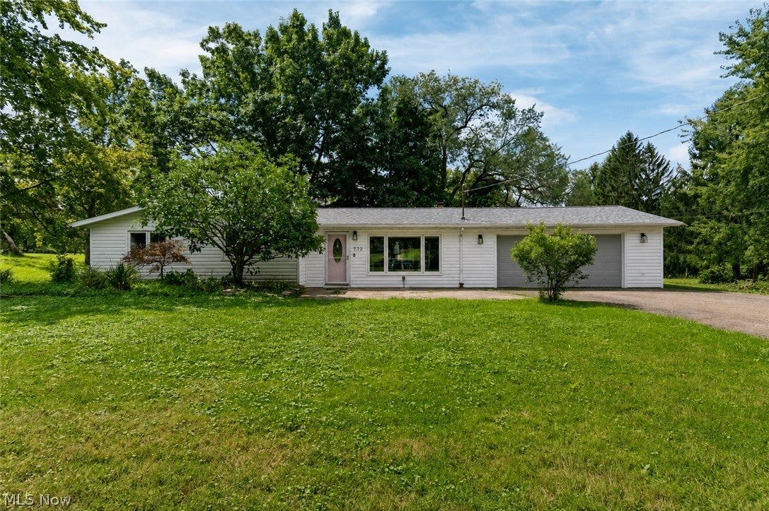 975 Colony Drive — photo