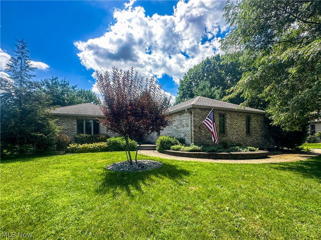11 Mohawk Drive — photo