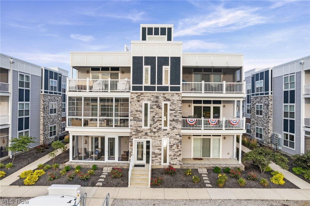 2656 S Waterside Court 911 — photo