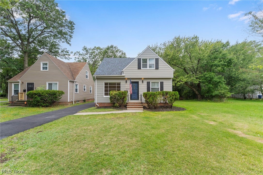 1004 Woodview Road — photo