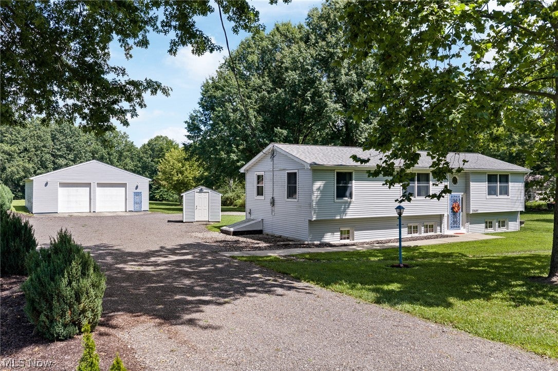 10685 Scotts Corners Road — photo