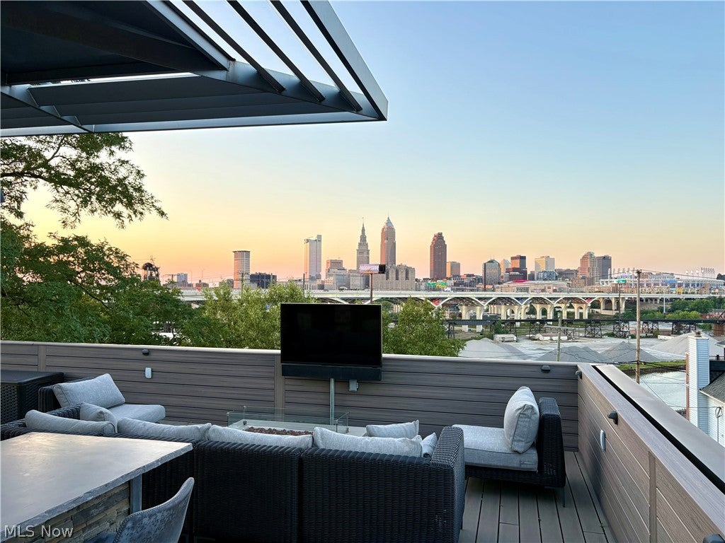 2040 W 11 Place — photo