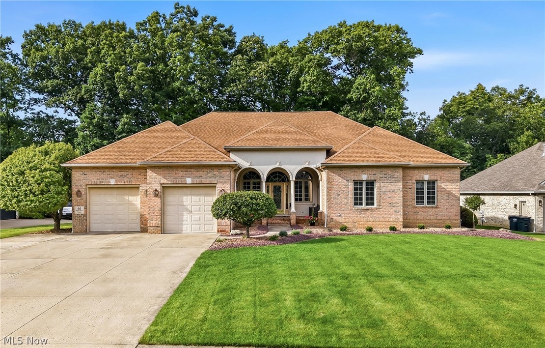 40 White Oak Court — photo